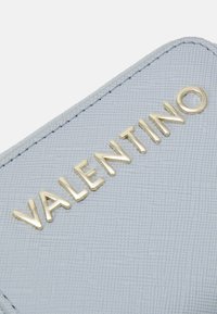 Valentino Bags DIVINA - Carteira - grigio