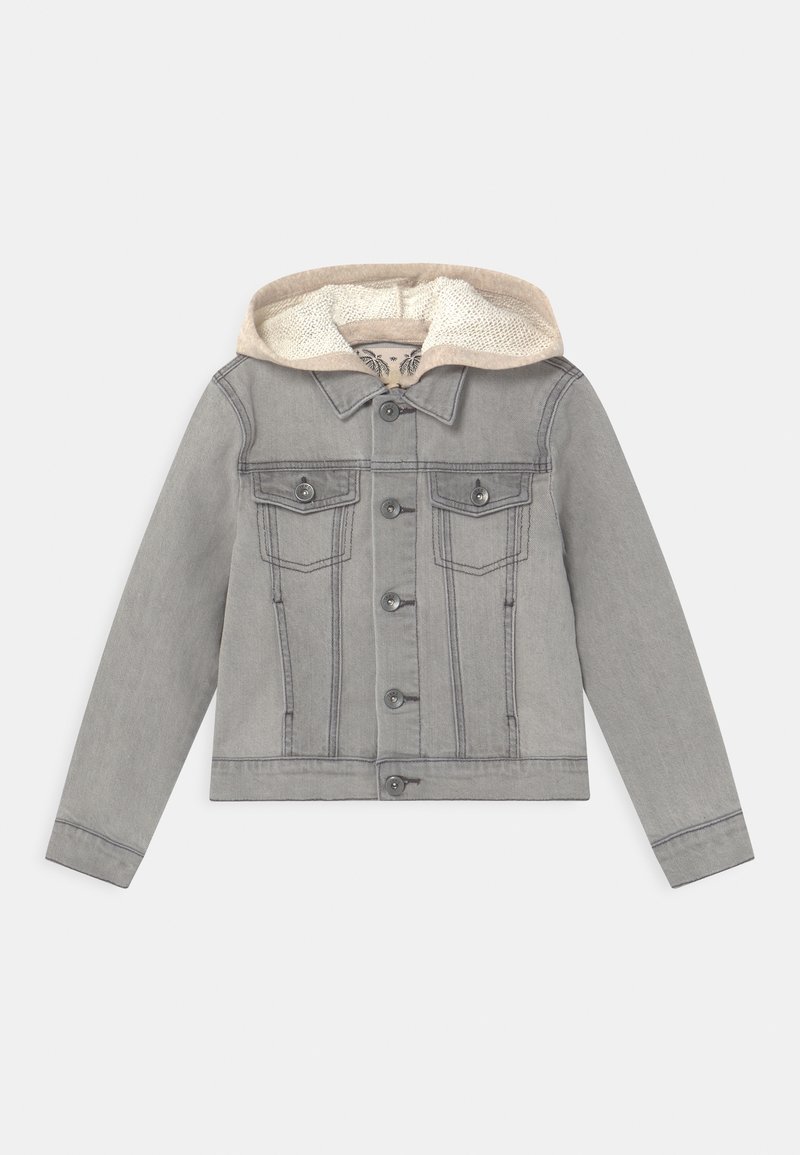 Veste en jean grise avec une doublure de capuche beige, dotée d'une fermeture à boutons, de deux poches poitrine et de poches latérales. Texture lisse et design structuré.