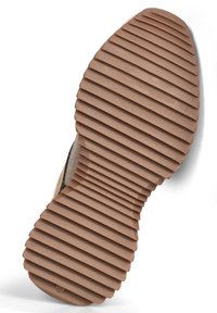 Gestructureerde bruine rubberen buitenzool met prominente horizontale groeven, die grip en stabiliteit bieden. Gebogen vorm aan de teen- en hielranden.