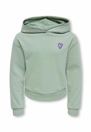 Felpa con cappuccio verde chiaro a maniche lunghe, con polsini e orlo a coste, caratterizzata da un piccolo ricamo a forma di cuore viola sul petto.