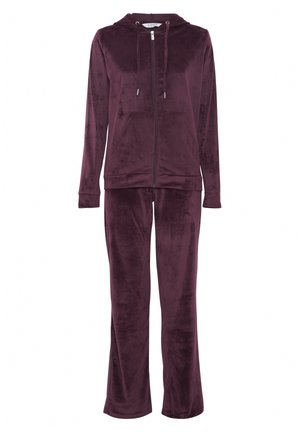 Plüschiger bordeauxfarbener Trainingsanzug mit Reißverschluss-Hoodie, Kordelzug und langen Ärmeln; die Hose hat einen geraden Beinschnitt und die gleiche Stoffstruktur.