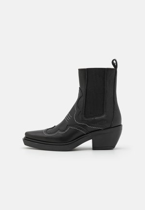 CPH232 - Bottines à plateau - black