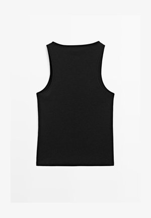 Schwarzes ärmelloses geripptes Tanktop mit rundem Ausschnitt, von hinten auf weißem Hintergrund gezeigt.