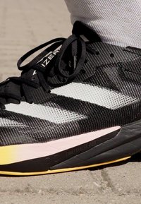 adidas Performance ADIZERO ADIOS 8 - Tekaški copati za cesto - core black/metallic/spark