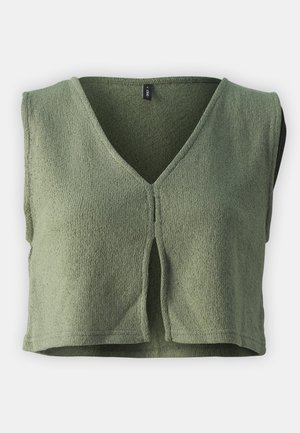 Žalias trumpas liemenė su V formos iškirpte ir trumpomis rankovėmis. Pagaminta iš tekstūruoto audinio; turi priekines užsegimus ir tiesų apatinį kraštą.