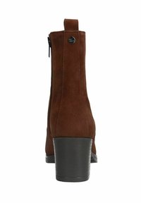 Stivale alla caviglia in suede marrone con tacco a blocco nero e zip laterale. Presenta un'asola sul retro e cuciture sottili per un tocco di dettaglio.