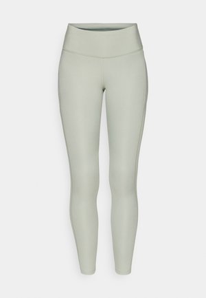 Hellgrüne Leggings mit hohem Bund, glatter Textur und figurbetontem Schnitt mit subtilen Seitennähten.