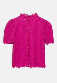 Top fucsia con maniche a sbuffo, colletto a balze e intricati motivi ad occhiello floreali. Chiusura con bottoni sul retro, orlo a scallop.