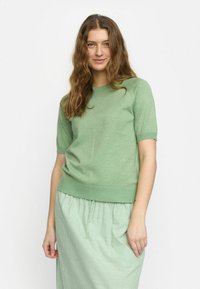 Unselected, mineral green
