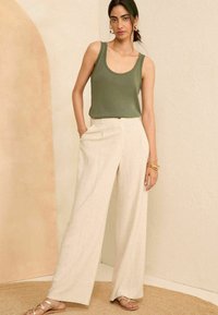 Love & Roses SCOOP NECK  - REGULAR FIT - Tops - khaki green