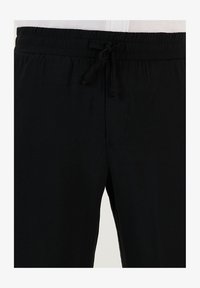 Unselected, black