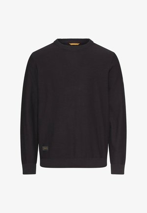 Sort langærmet crewneck-trøje med ribbet krave, manchetter og kant, med en lille vævet label nær den nederste kant foran.