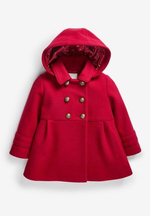 Manteau pour enfants rouge à double boutonnage avec capuche, boutons dorés et doublure en satin à motif floral à l'intérieur de la capuche.