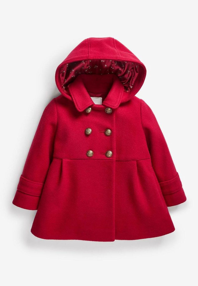 Manteau pour enfants rouge à double boutonnage avec capuche, boutons dorés et doublure en satin à motif floral à l'intérieur de la capuche.