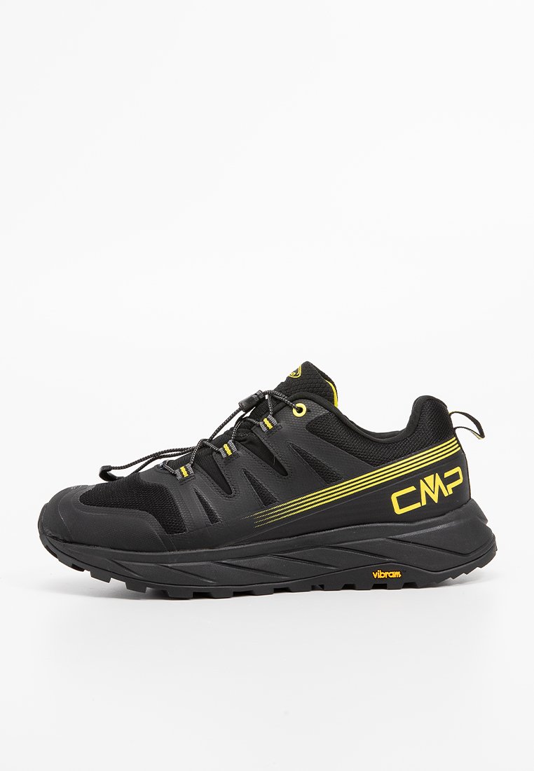 Schwarze Sportschuhe mit gelben Akzenten, strukturiertem Mesh-Obermaterial und robuster Gummisohle, ausgestattet mit einer gepolsterten Zwischensohle und einem verstellbaren Schnürsystem.