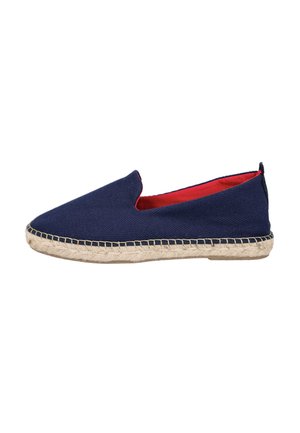 Espadrilla sin cordones azul marino con forro interior rojo y suela de yute trenzado, vista lateral sobre fondo blanco.