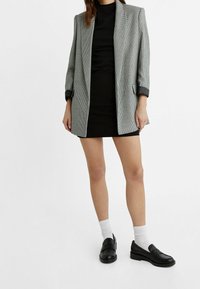 Stradivarius Pitkä takki - grey