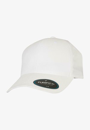 Weißer Flexfit-Cap mit einem gebogenen Schild und einer Stoffstruktur. Mit einem runden Etikett, auf dem "FLEXFIT NU" und die Größe S/M steht. Keine Muster oder Akzente.