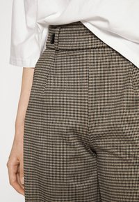 JDY Tall JDYGEGGO MIA LONG CHECK PANT - Παντελόνι - cupper stone