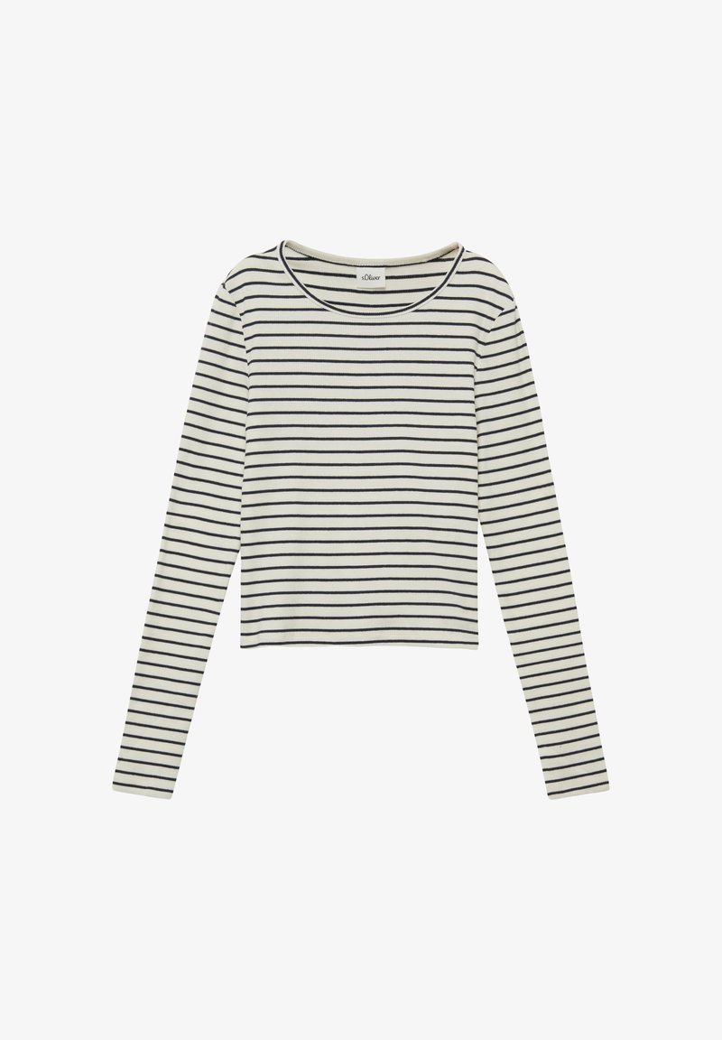 Bela srajca z dolgimi rokavi z ozkimi vodoravnimi črnimi črtami in okroglim izrezom, prikazana na belem ozadju.