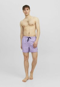 Jack & Jones JPSTFIJI JJSWIM SOLID  - Shorts da mare - purple rose