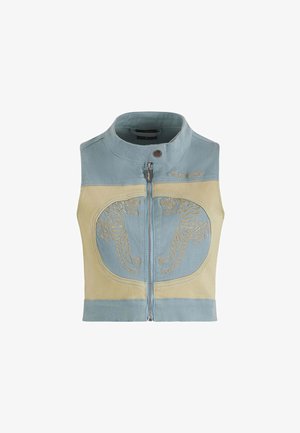 Chaleco recortado en azul claro y crema, con tigres bordados a ambos lados, un cuello alto y un cierre frontal con cremallera.