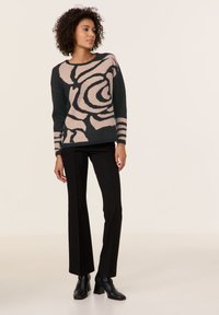 Gerry Weber MIT WOLLANTEIL - Strickpullover - black   camel melange intarsia