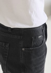 ARGON SLIM FIT - Kratke hlače od trapera - black