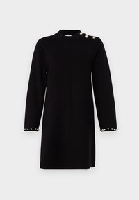 Svart långärmad klänning med pärlknappar på vänster axel och pärltrim runt båda ärmarna, med en hög halsringning.