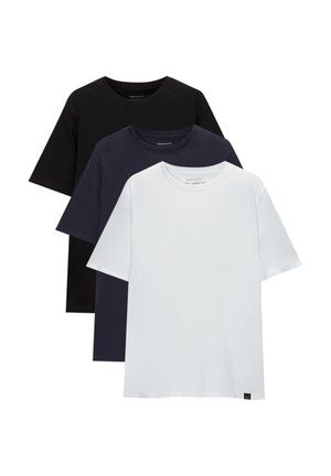 Tre regular-fit t-shirts i sort, marineblå og hvid. Hver af dem har korte ærmer, en rund halsudskæring og en glat bomuldsstruktur.