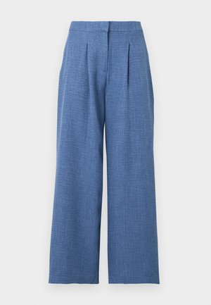 Vysoký pás, široké nohavice svetlomodrej farby s prednými záhybmi a skrytým zapínaním v páse.