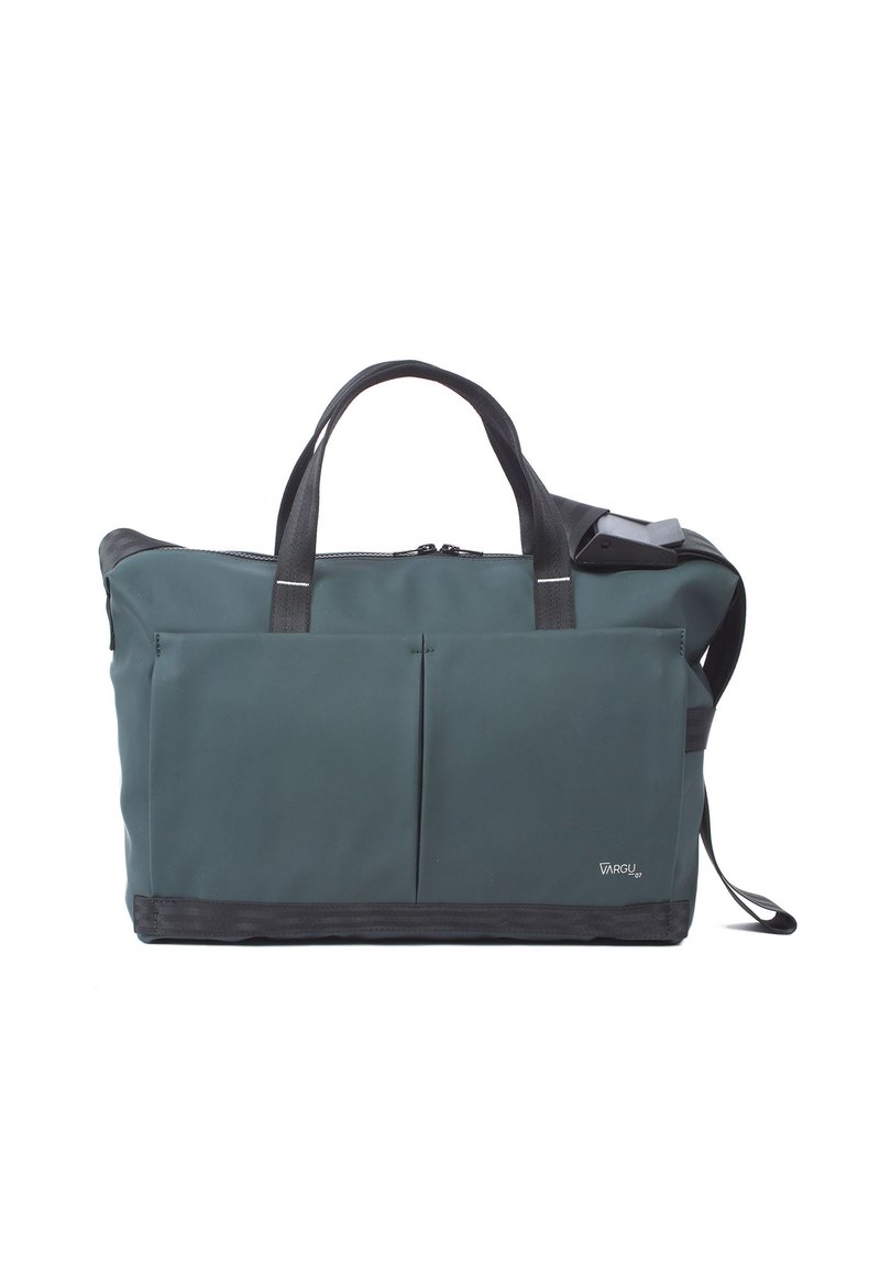 Grüne wasserdichte Tragetasche mit doppelten Obergriffen, verstellbarem Schultergurt, Fronttaschen und schwarzem Boden. Mit kontrastierenden Nähten.