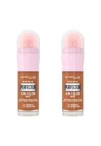 Maquillage 4-en-1 Glow de Maybelline. Capuchon rose avec un applicateur doux, et un corps cylindrique beige avec une étiquette produit indiquant la teinte 03 Medium Deep.
