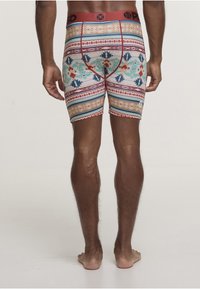 Boxeri cu model multicolor, confecționați dintr-un material moale și elastic. Prezintă modele geometrice și tribale, cu o talie roșie.