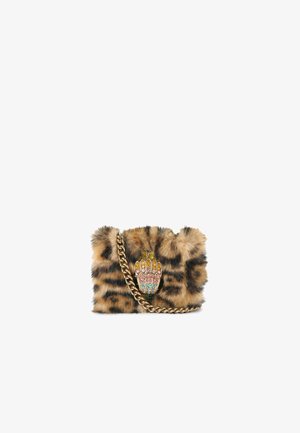 Borsa in pelliccia sintetica con stampa leopardata e tracolla in catena dorata. Presenta un elegante decoro a mano colorato e gioiellato nella parte frontale. Forma rettangolare.