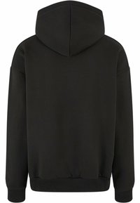 Svart hettegenser med sentrert hette, ribbede mansjetter og hem. Glatt tekstur og enkelt design, uten mønstre eller ekstra detaljer.