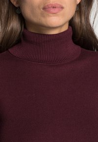 Vero Moda Petite Camisola - port royale