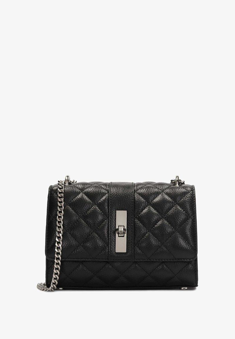 Borsa a tracolla nera in pelle trapuntata con catena argentata e chiusura a scatto. Presenta una finitura testurizzata e una forma rettangolare.