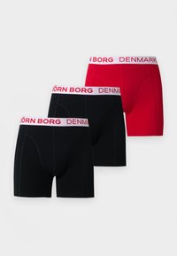 Τρία ανδρικά μποξεράκια, δύο μαύρα και ένα κόκκινο, με λευκές ζώνες μέσης με κόκκινο κείμενο "BJÖRN BORG DENMARK".