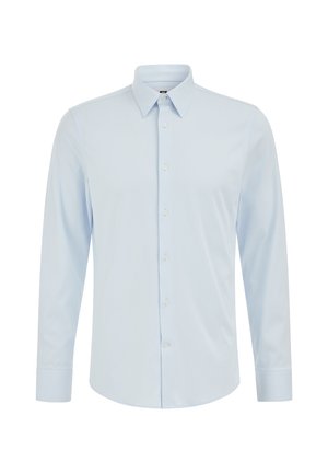 Hele sinine, pikade varrukatega särk, mis on tehtud siledast kangast, millel on nööbiga krae ja ees nööpidega kate, lamedate mansettidega.