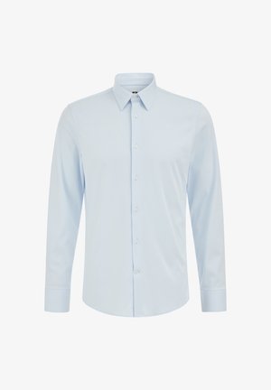 Gaiši zila garām piedurknēm krekls no gludas auduma, ar pogājamu apkakli un priekšējo pogu rindu, plakanām aprocēm.