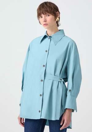 Touché Privé ASYMMETRIC BELT DETAILED SHIRT - Blúzka so zapínaním na gombíky - blue