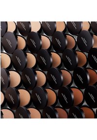 bareMinerals BAREPRO 24HR SKIN PERFECTING POWDER FOUNDATION - Foundation - light 27 neutral