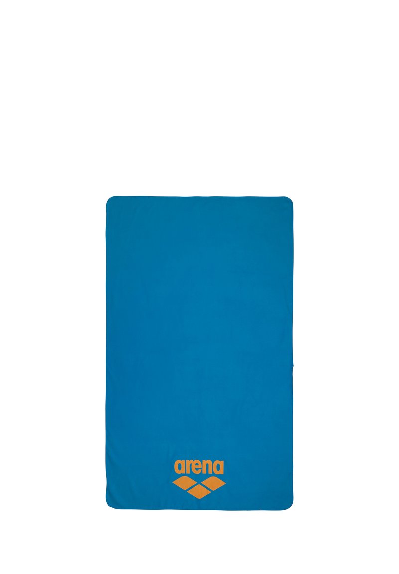 Blå mikrofiberhåndklæde med en glat overflade, rektangulær form og et orange "arena" logo i bunden af midten.