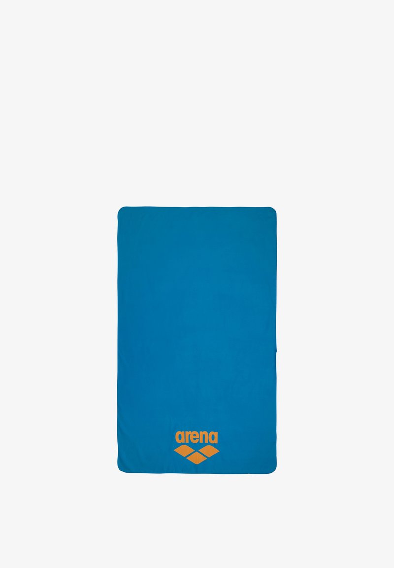 Blå mikrofiberhåndklæde med en glat overflade, rektangulær form og et orange "arena" logo i bunden af midten.