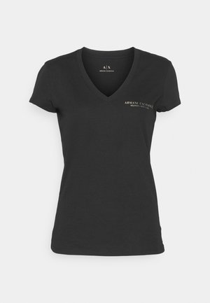 T-shirt noir en coton à col en V avec des manches courtes. Présente le logo "Armani Exchange" en blanc et or sur la zone de la poitrine gauche.