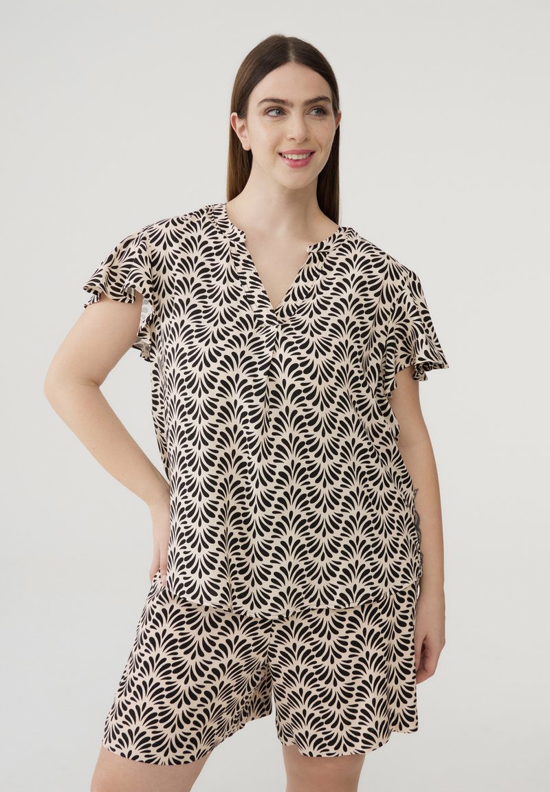 Completo con top a maniche corte e scollatura a V e pantaloni corti in beige con motivo foglia nera; tessuto leggero; vestibilità comoda; orli delle maniche arricciati.
