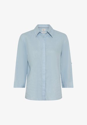 Camicia azzurro chiaro a maniche lunghe con colletto classico e pattina copripulsanti, mostrata su uno sfondo bianco.