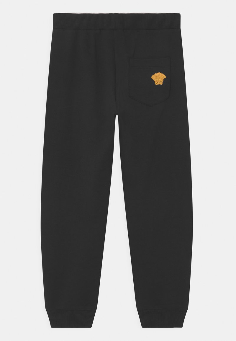 Kinder Shirts & Tops | Versace MEDUSA CAPSULE DRIVERS UNISEX Jogginghose nero/oro/schwarz - MU77614 Kinder Shirts & Tops | Versace MEDUSA CAPSULE DRIVERS UNISEX Jogginghose nero/oro/schwarz - MU77614