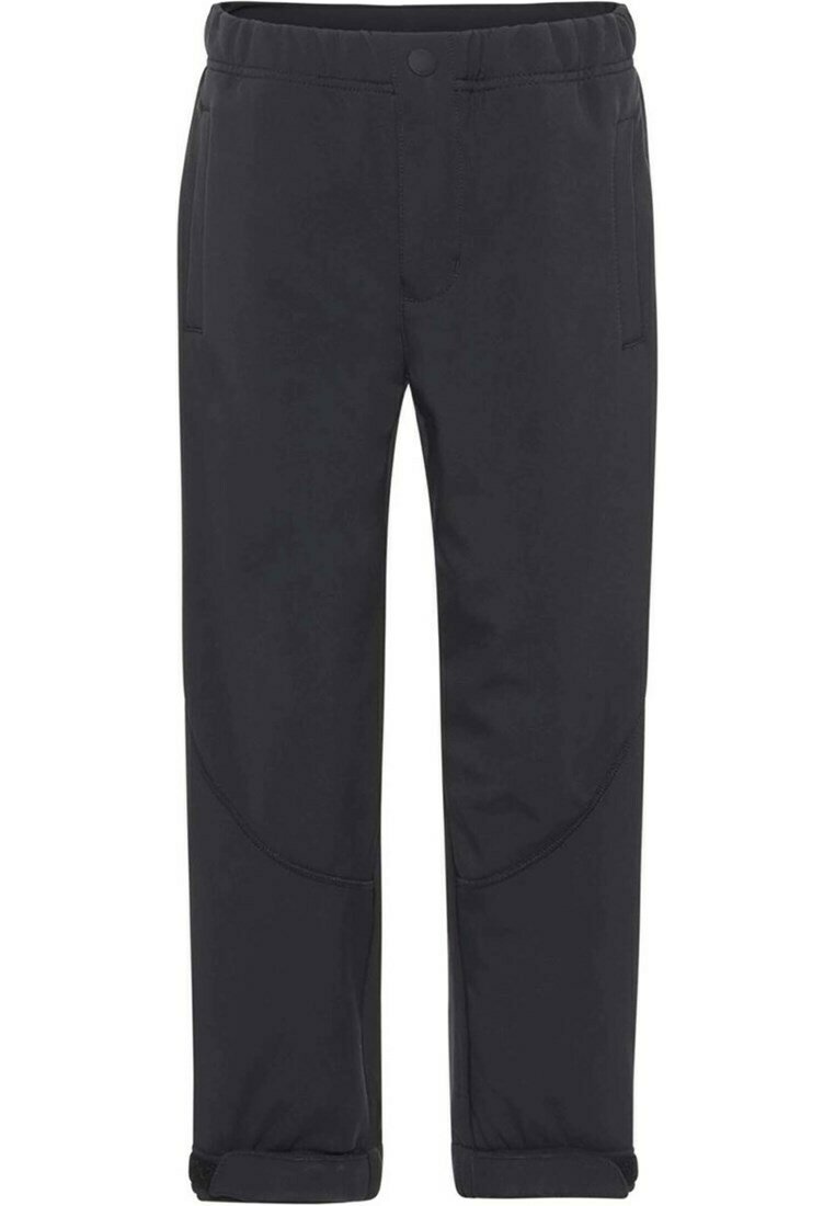 Sorte softshellbukser med tapered fit, elastisk talje, sidelommer og kontrastsyninger; glat tekstur med en funktionel design.